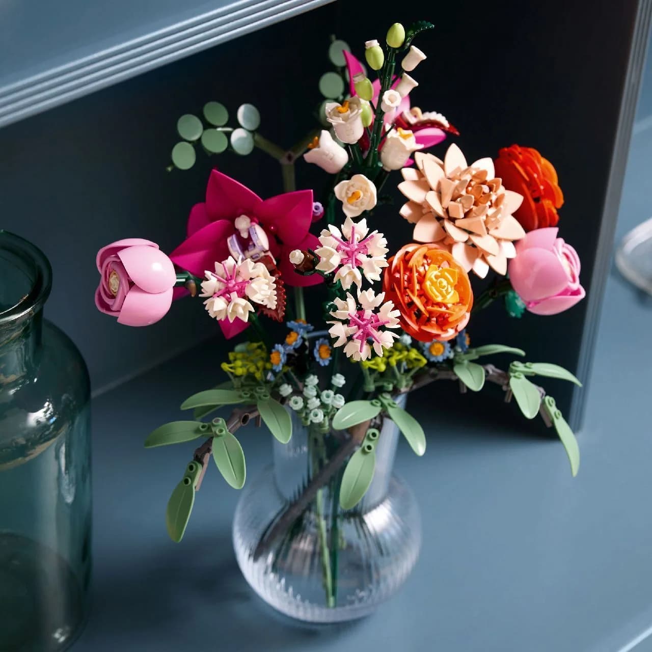 ليغو LEGO Botanicals 10342 Pretty Pink Flower Bouquet – لعبة تركيب — صورة 3