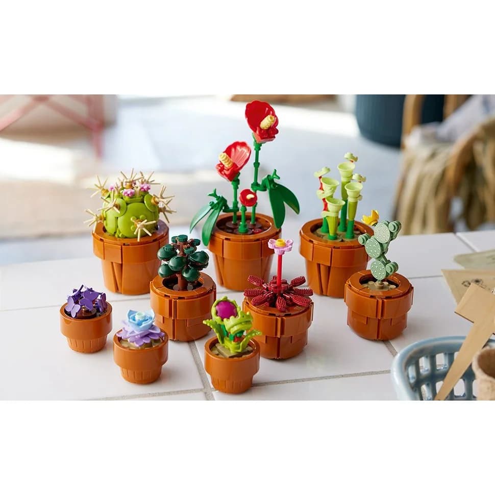 LEGO Botanicals 10329 Tiny Plants – building set — view 2